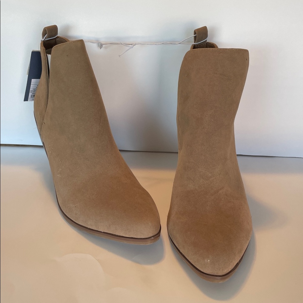 NWT Universal Thread Tan Booties